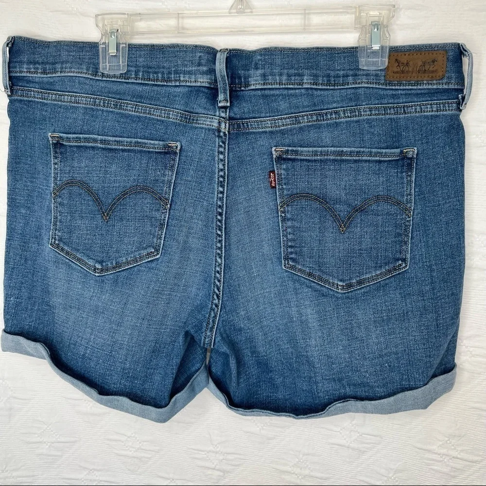 ! Levi’s woman’s denim shorts.